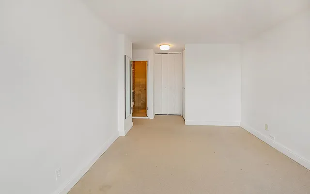 Sold by Nortrud Wolf Spero, LREB | media 60