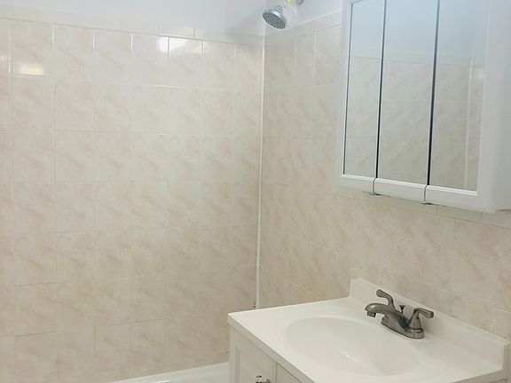 5th image of 1240 Morrison Ave #3C