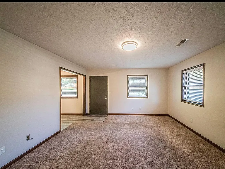 830 Sanders Ave — Photo 8