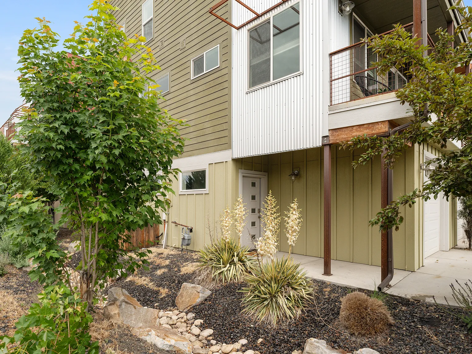 3 bed, 1682 sqft, $2,600 — Photo 3