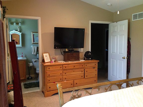 Master bedroom full bath