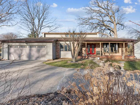 1115 Oak Park Blvd, Cedar Falls, IA 50613