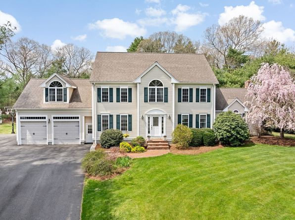 14 Hitching Post Rd, Lakeville, MA 02347