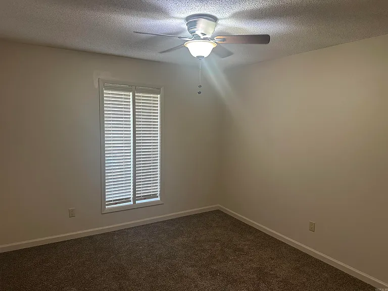 820 N Shackleford Rd — Photo 10