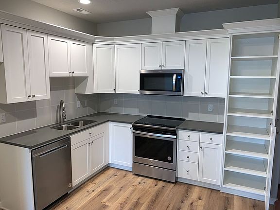 4th image of 807 Water Ave NE