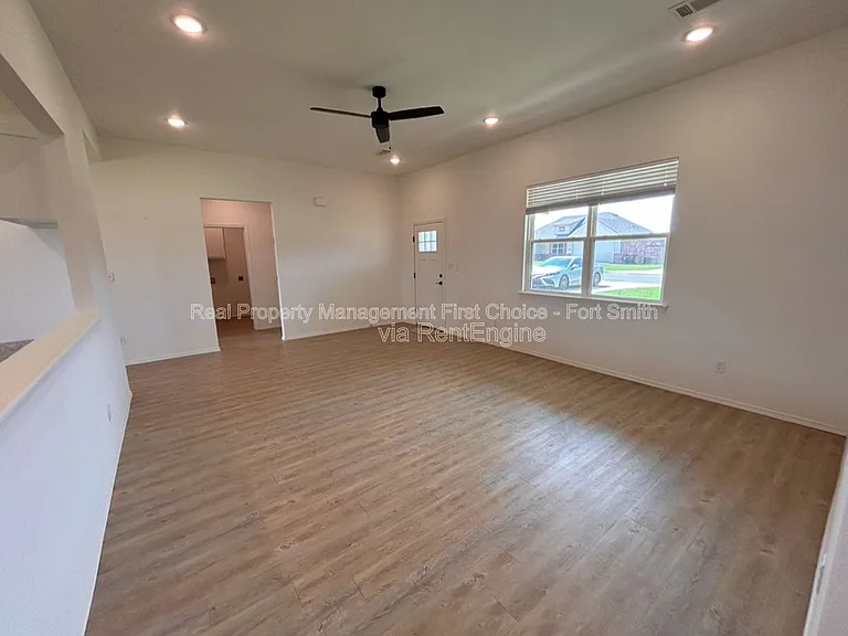 100 Countryside Way — Photo 3