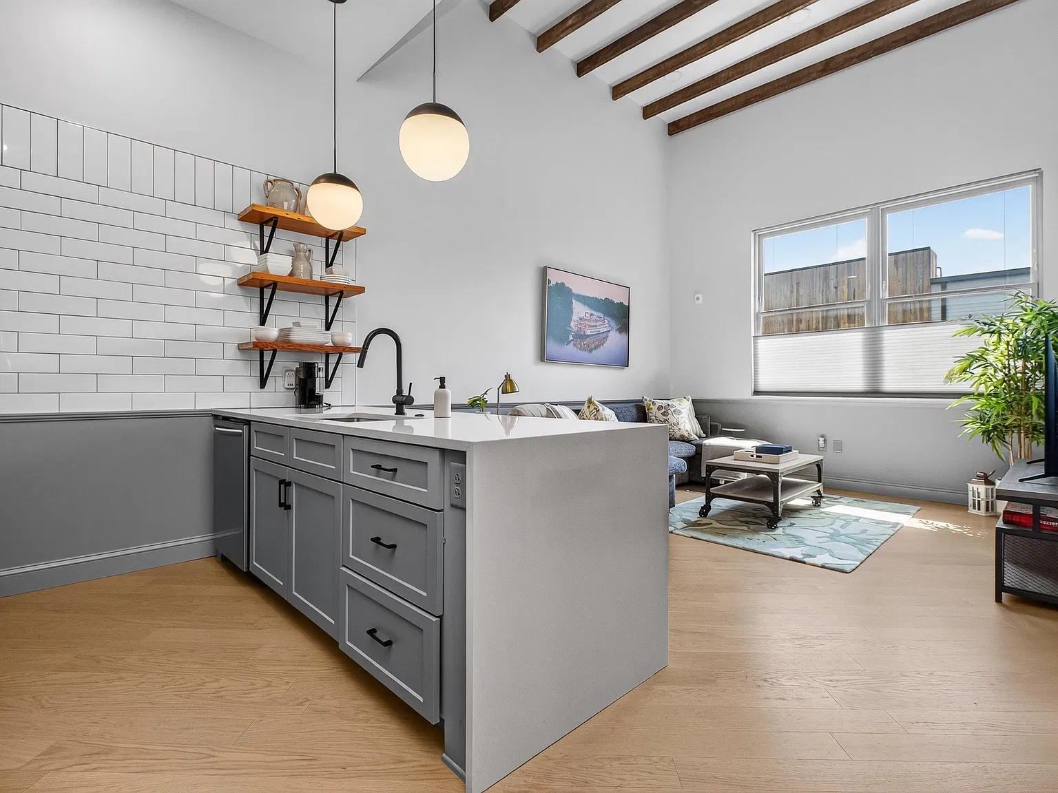 1 bed, 1.0 bath, 650 sqft, $2,250 — Photo 2