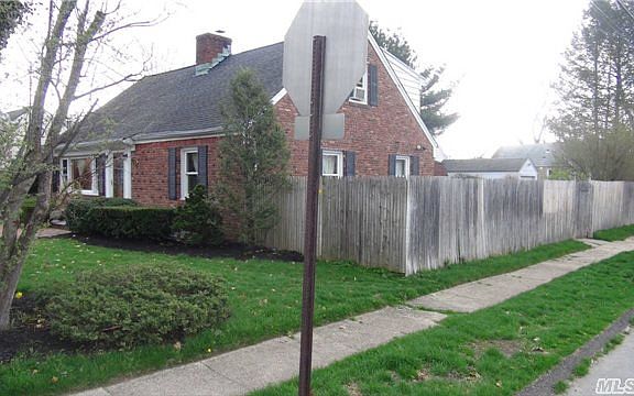 2nd image of 186 E 10th St