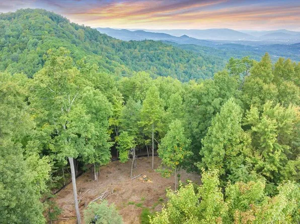 0 Token Rd, Roanoke, VA 24018