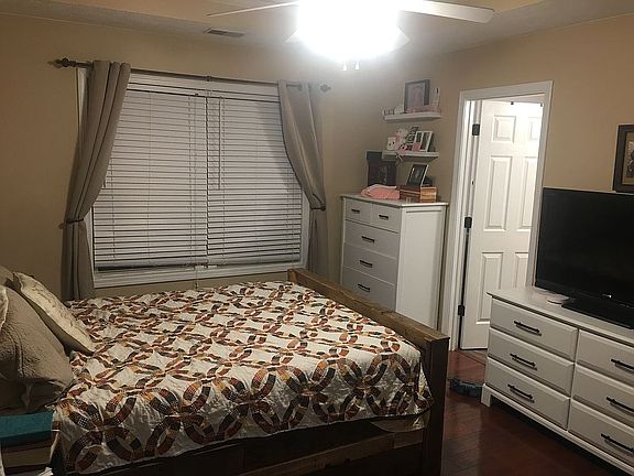5th image of 272 Stone Meadow Dr