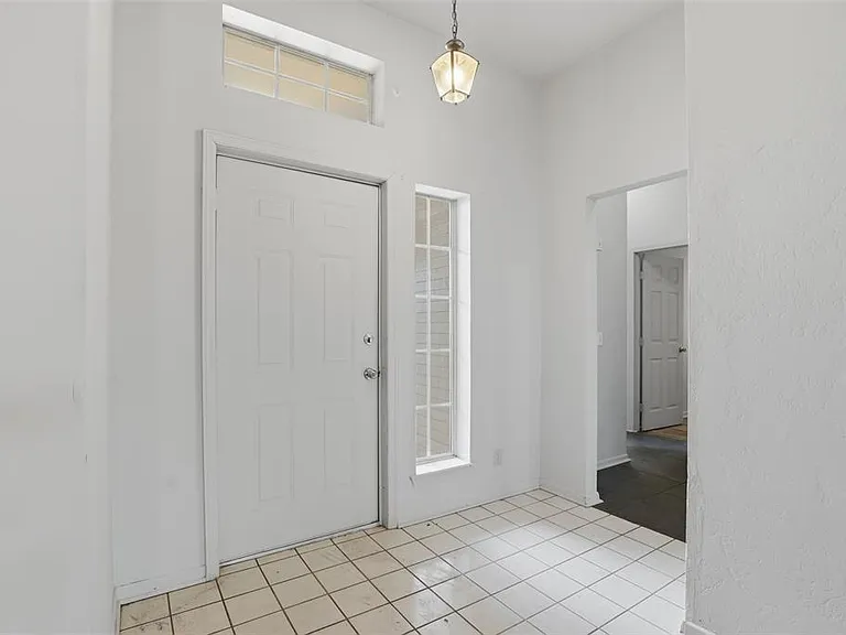 908 Willis Way — Photo 4