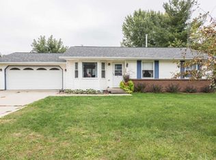 402 Oak Tree Dr, Clinton, MI 49236