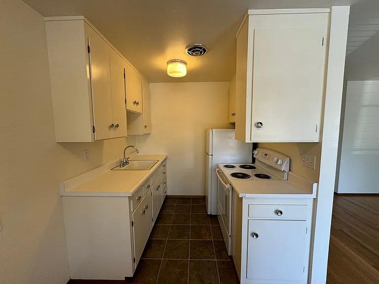Dolores Manor Apartments — Photo 54