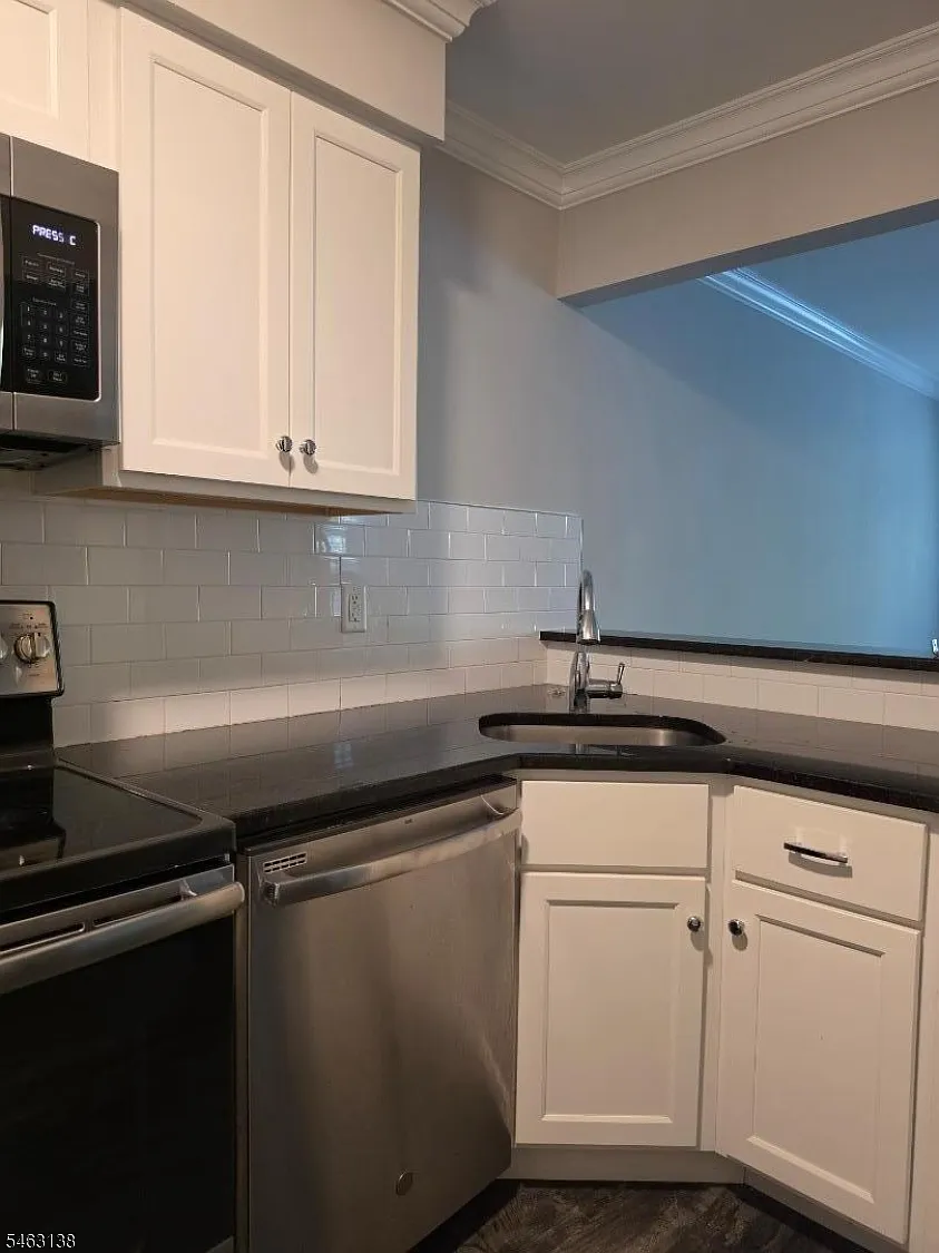 1 bed, 1.0 bath, $1,900 — Photo 3