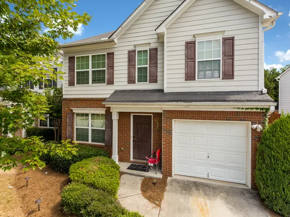 9439 Lakeview Rd, Union City, GA 30291