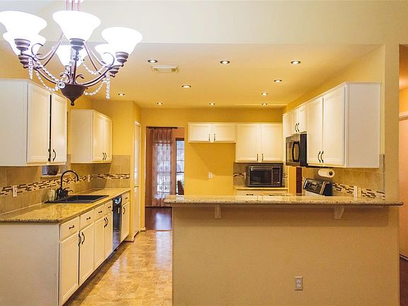 4th image of 12015 Meadow Place Dr