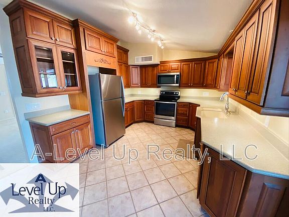 4th image of 7532 N Rasmussen Ave