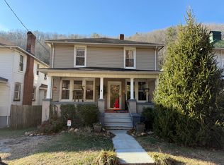 617 Roxbury St, Clifton Forge, VA 24422
