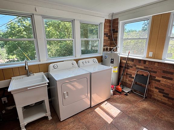 2nd image of 1316 Martin Head Cir