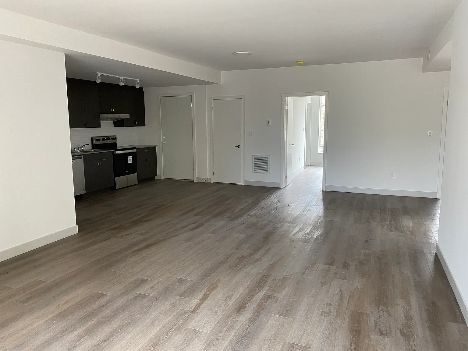 Apartment for rent 37 Antrim Crescent — Photo 4