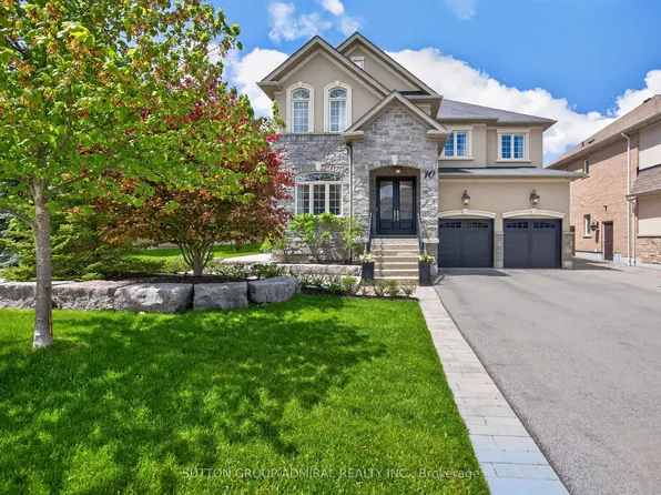 10 Thomas Noble Ct, King, ON L7B 0A3