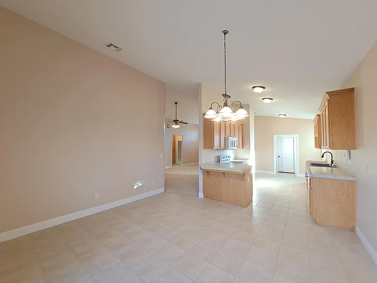 10601 Sheridan St — Photo 6