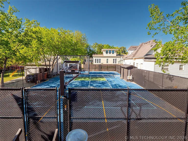 351 E Washington Ave — Photo 27
