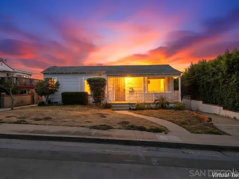 3328 Harbor View Dr — Photo 1