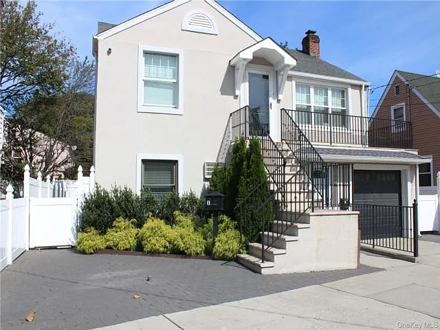 3157 Waterbury Ave #1 — Photo 1
