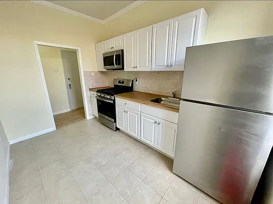 Rented by Primerock Real Estate Group Inc | media 7