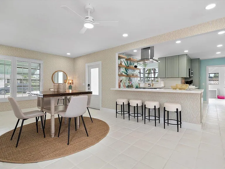 2412 N Lakeside Dr — Photo 8