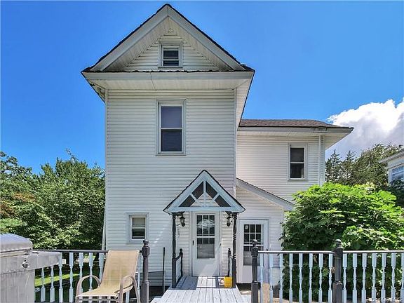3rd image of 18 Hillside Ave
