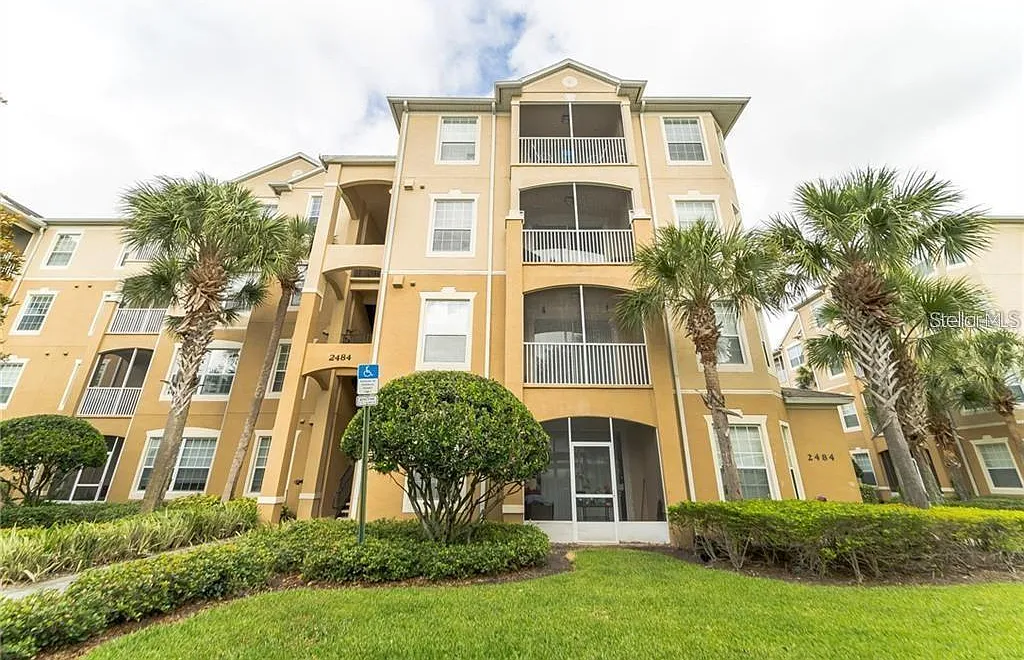 3 bed, 2.0 bath, 1247 sqft, $2,100 — Photo 1