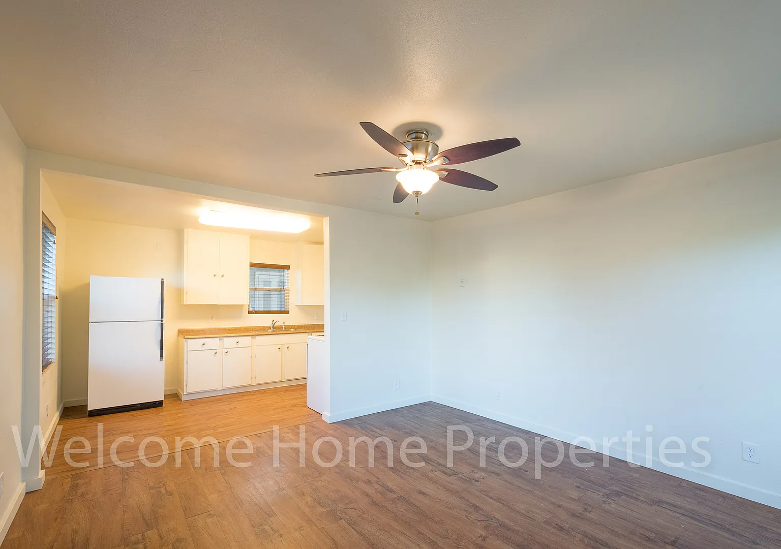 Small 2 Bedroom Home in Convenient Location — Photo 3