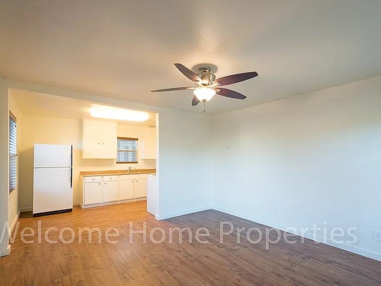 808 W Alder St — Photo 3