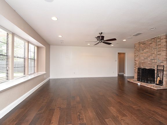 4th image of 1218 Doonesbury Dr