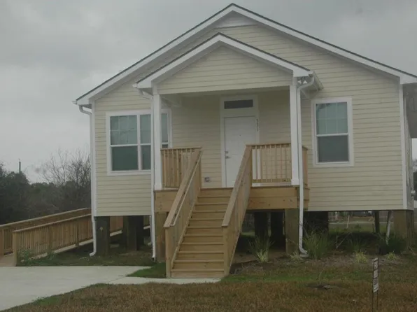 331 6th St, San Leon, TX 77539