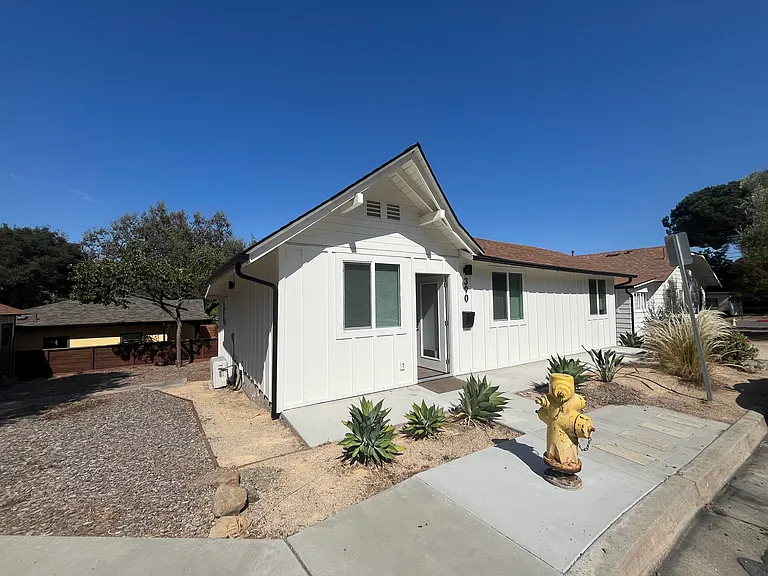 390 Hill St — Photo 1