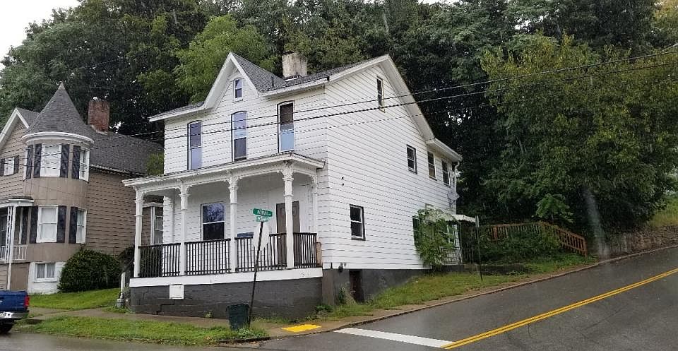 1st image of 215 Harrison Ave