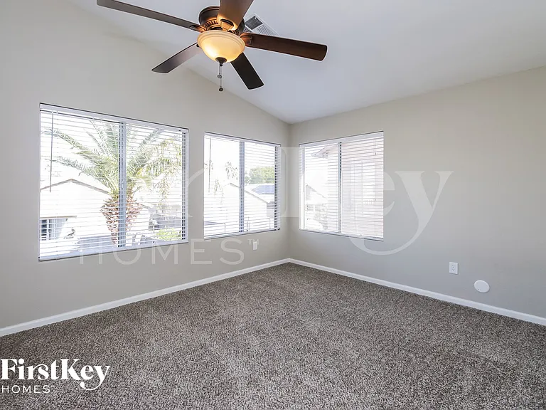 848 E Morelos St — Photo 13