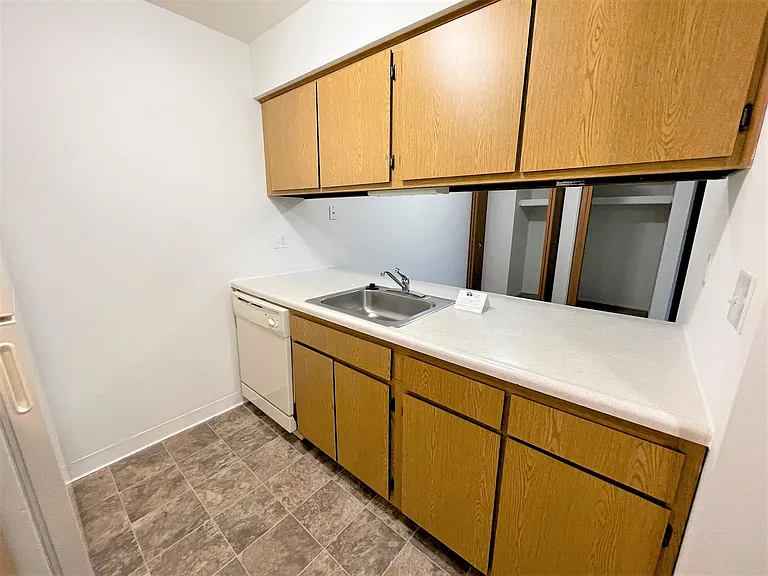 Charter Oaks Apartments — Photo 189
