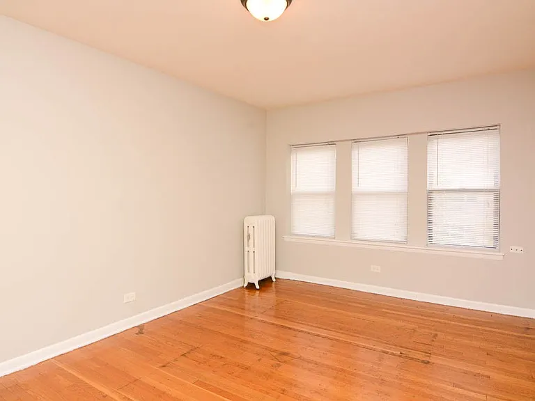 5736 N Winthrop Ave #413 — Photo 5