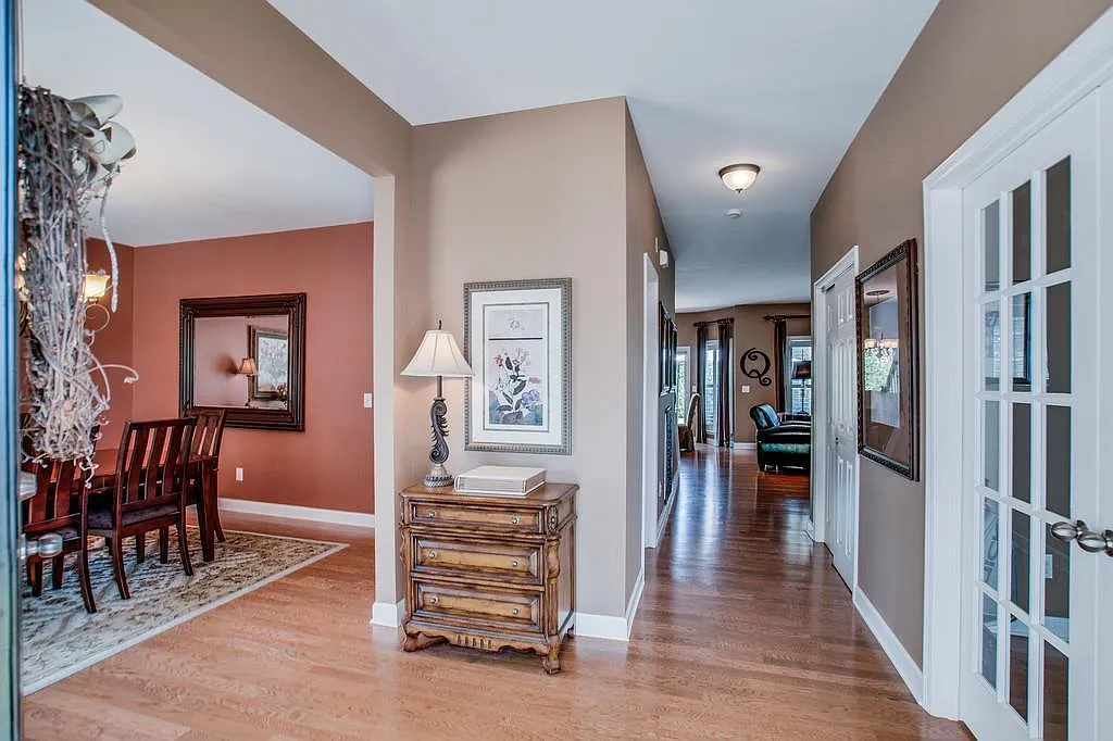 4 bed, 3262 sqft, $4,599 — Photo 2