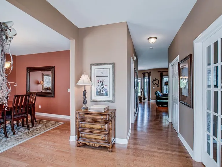1110 Waverly Pl — Photo 2