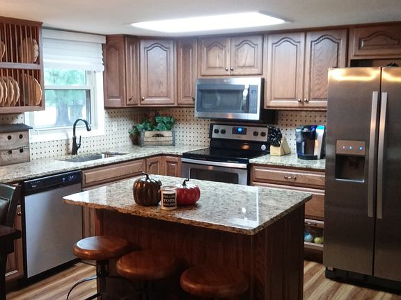 3rd image of 1305 Bowman Dr