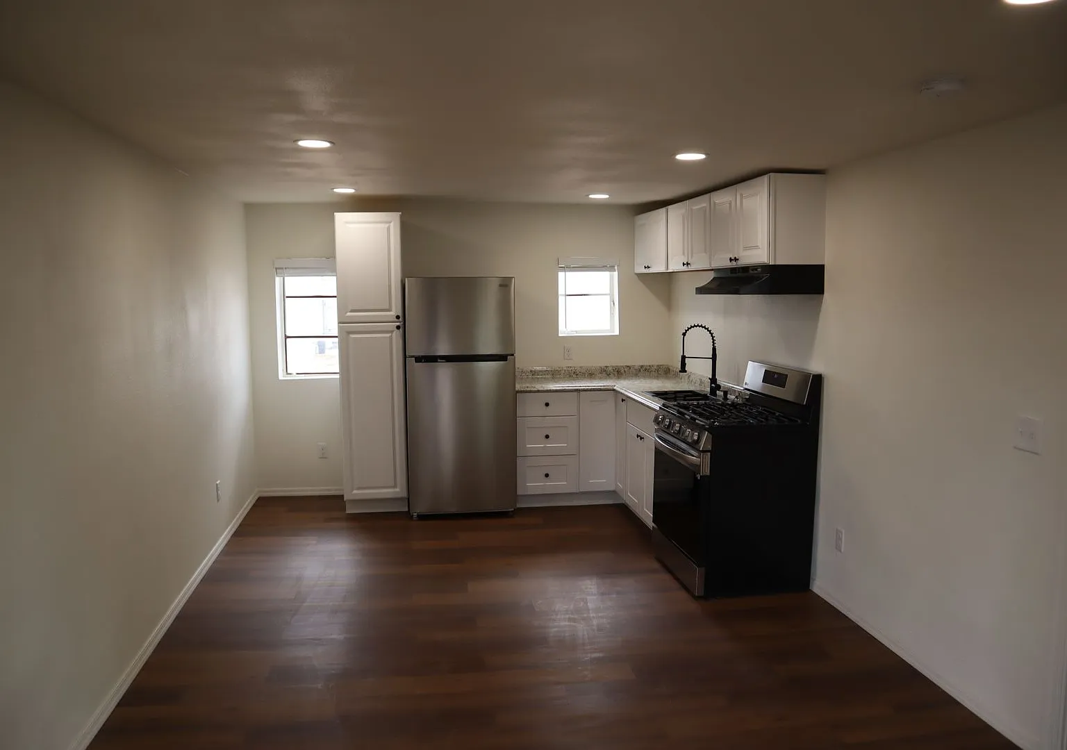 Fully Renovated, Cozy, and In Town — Photo 2
