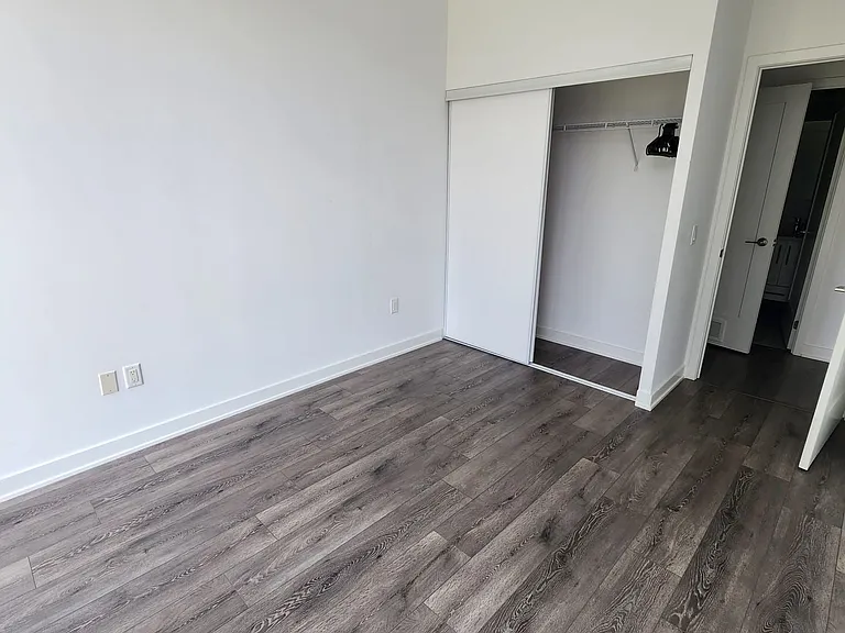 105 Oneida Cres #206 — Photo 9
