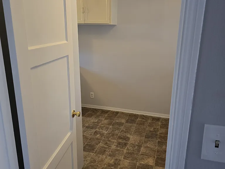 8927 Reading Ave #8927 — Photo 4