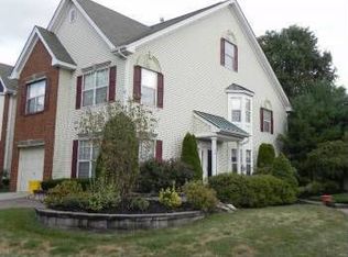 18 Augusta Ln, Blackwood, NJ 08012