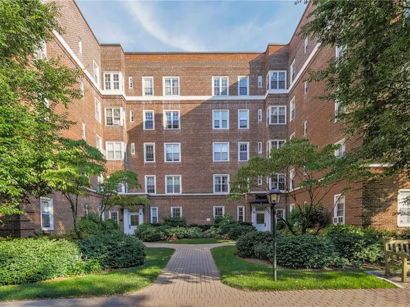 4 Midland Gardens #2J, Bronxville, NY 10708